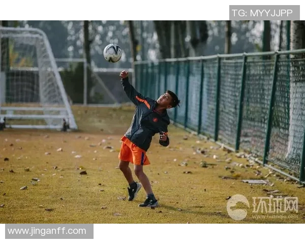 足球球星极速奔跑背后的训练秘诀与比赛关键时刻的冲刺技巧分析